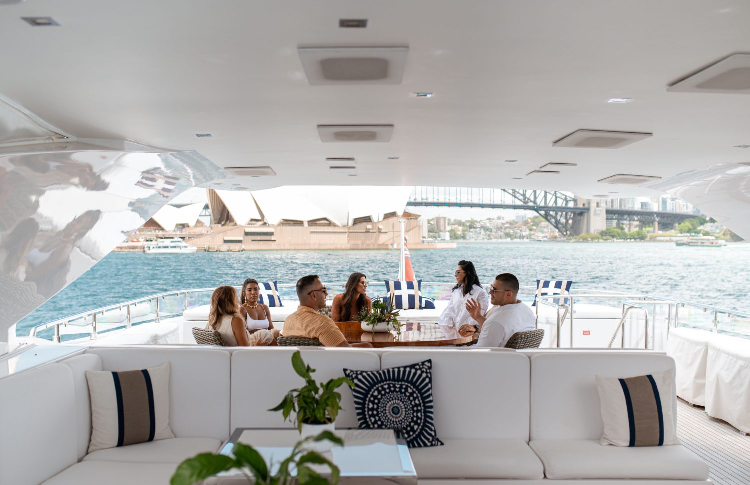 luxury boat hire sydney