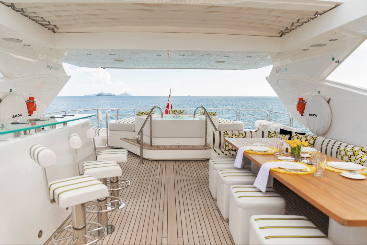 luxury amenities on your luxury boat hire